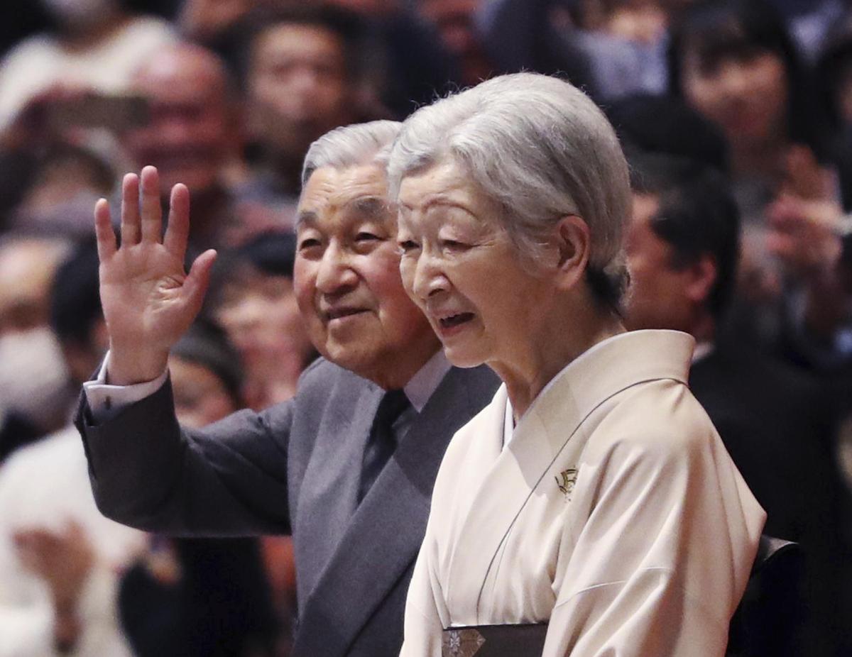 日本明仁天皇夫婦今年初出席東京的日本大相撲錦標賽。他是200多年來首位生前退位的日本天皇。（東方IC）