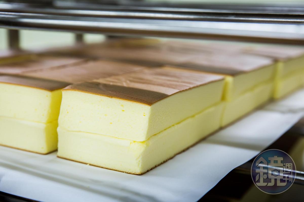 日本經典乳酪蛋糕是阿默蛋糕第一款研發產品。（260元/條）