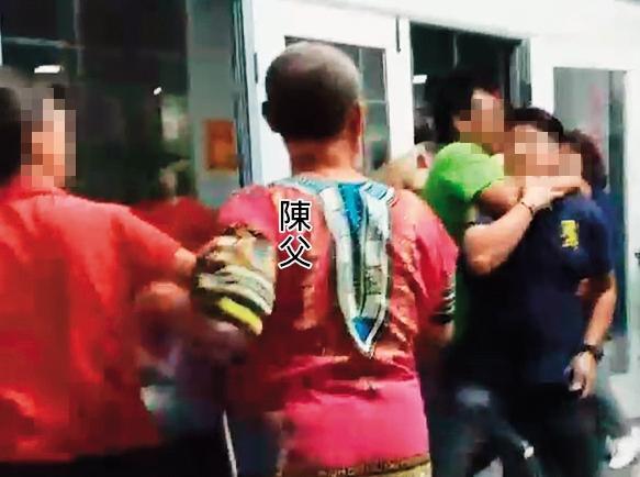 藝人陳怡婷的父親遭住戶爆料在社區胡作非為，還夥同綠衣者毆打住戶。（讀者提供）