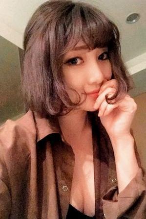 屁蛋妹經常在臉書曬出美照，據悉目前她在台北東區經營服飾店，還新交了一位警察男友。（翻攝自Kelly Tsai臉書）
