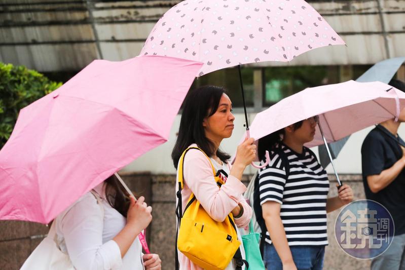今（20日）下午起至明（21日）基隆北海岸及大台北山區有局部大雨或豪雨發生機率。