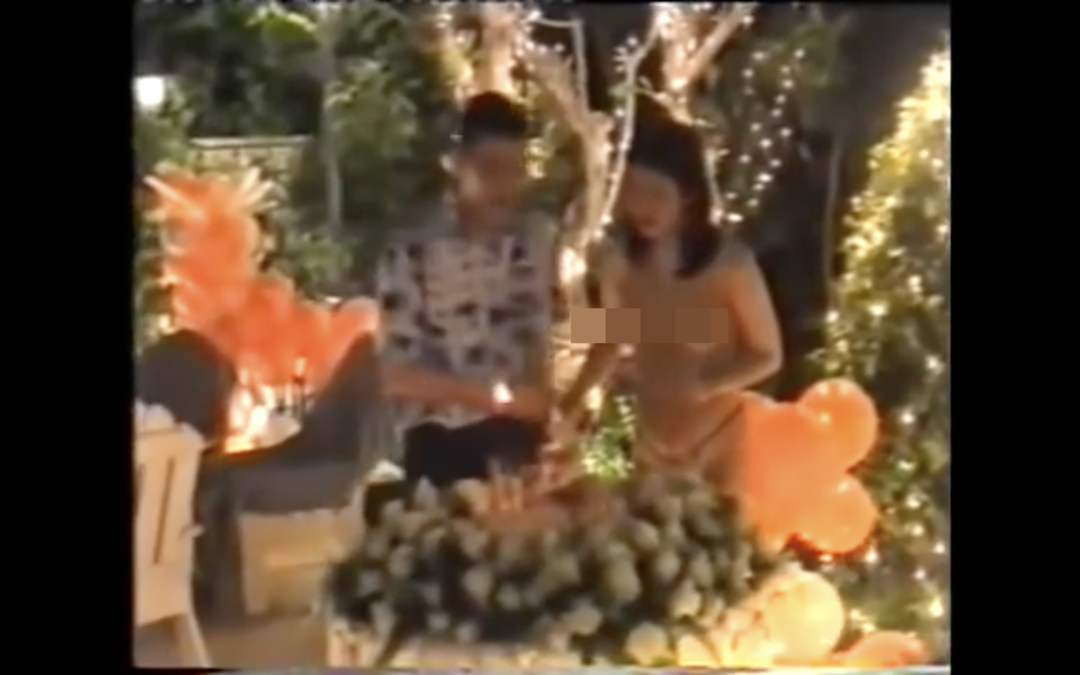 泰王與第三任妻子大玩裸體脫衣派對。（翻攝Youtube）
