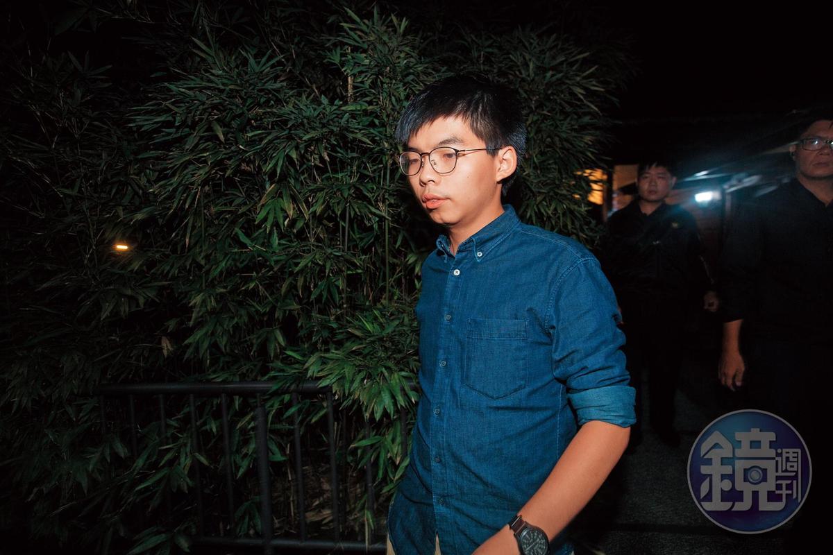 徵信業者表示，香港學運領袖黃之鋒來台後也被嚴密監視。