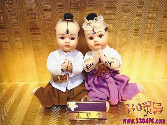 古曼童娃娃多是將早夭的嬰兒或人骨，配上屍油，經泰國高僧施法製作而成。（翻攝網路）