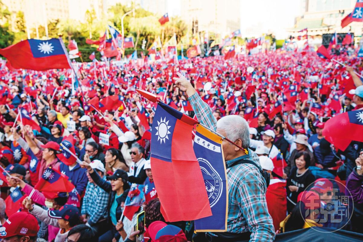 投票前48小時，韓國瑜在總統府前舉辦「台灣安全，人民有錢」造勢活動，宣稱百萬人挺韓，最後仍敗選。