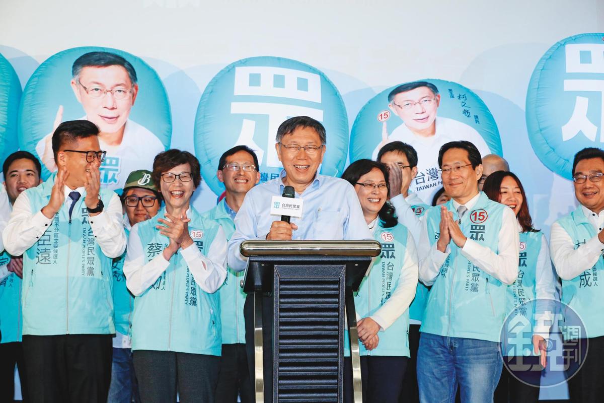 成立5個月的台灣民眾黨拒當側翼，靠著黨主席柯文哲的光環拿下5席立委，坐上第3大黨寶座。