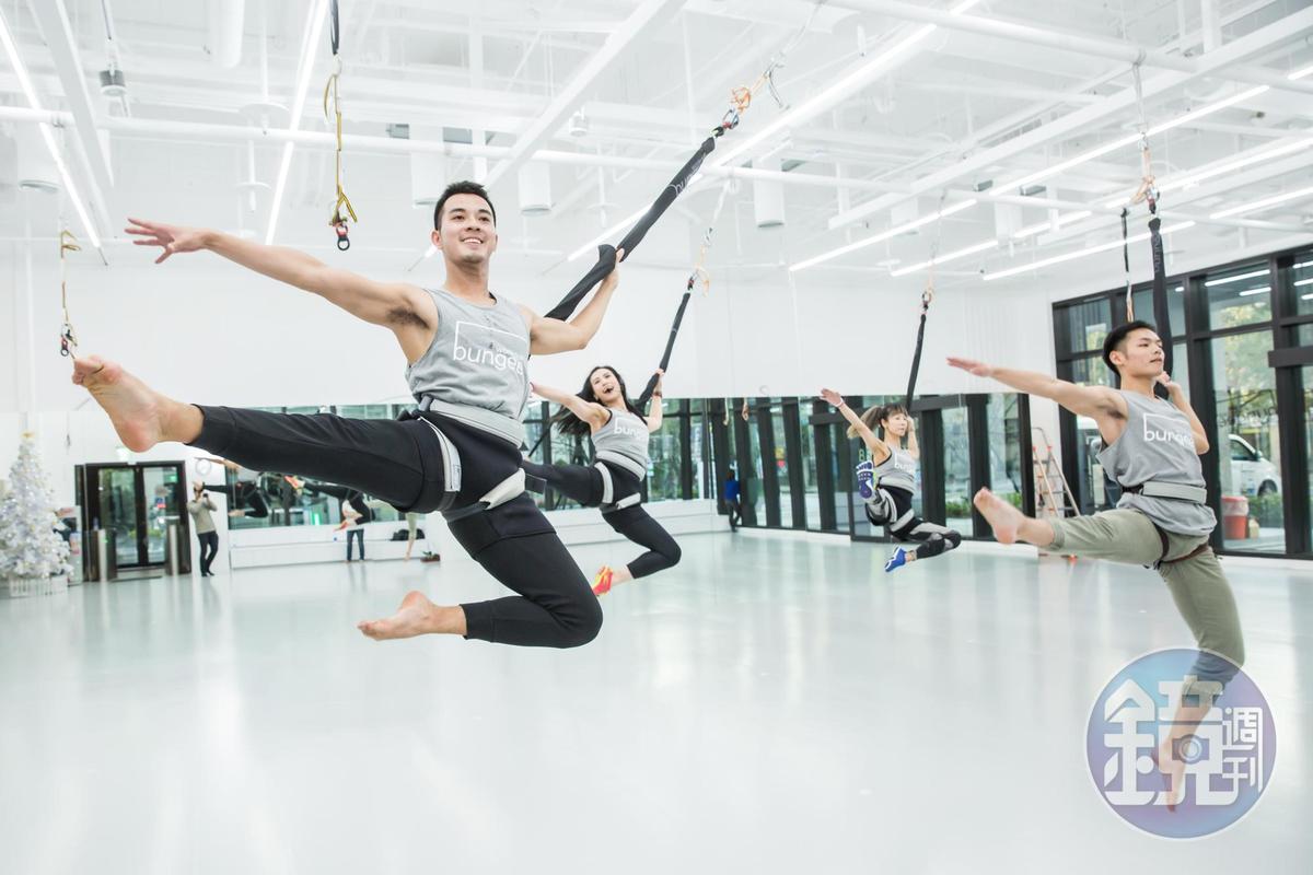 目前Bungee Workout已在新光金控「新板傑仕堡」的JX健身俱樂部正式開課。