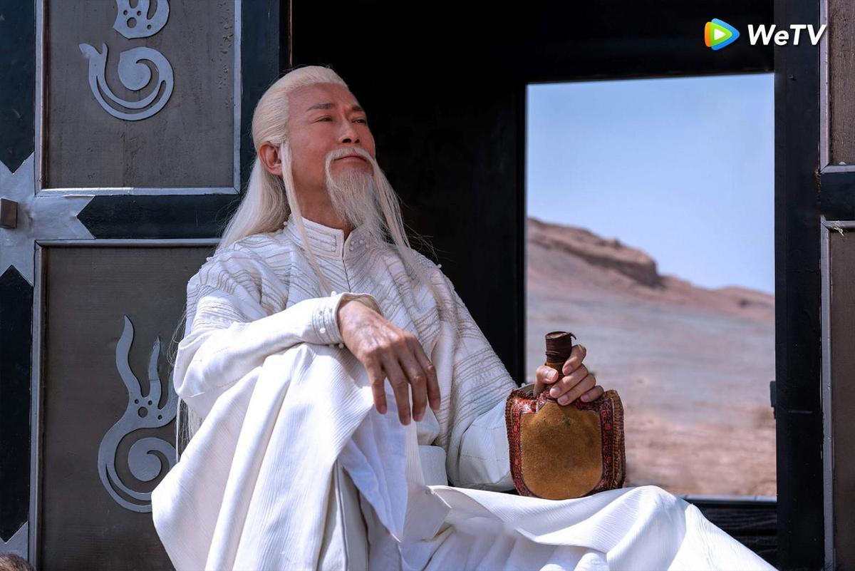 《將夜2》配角堅強72歲鄭少秋詮釋夫子仙風道骨竟是吃貨。（WeTV提供）