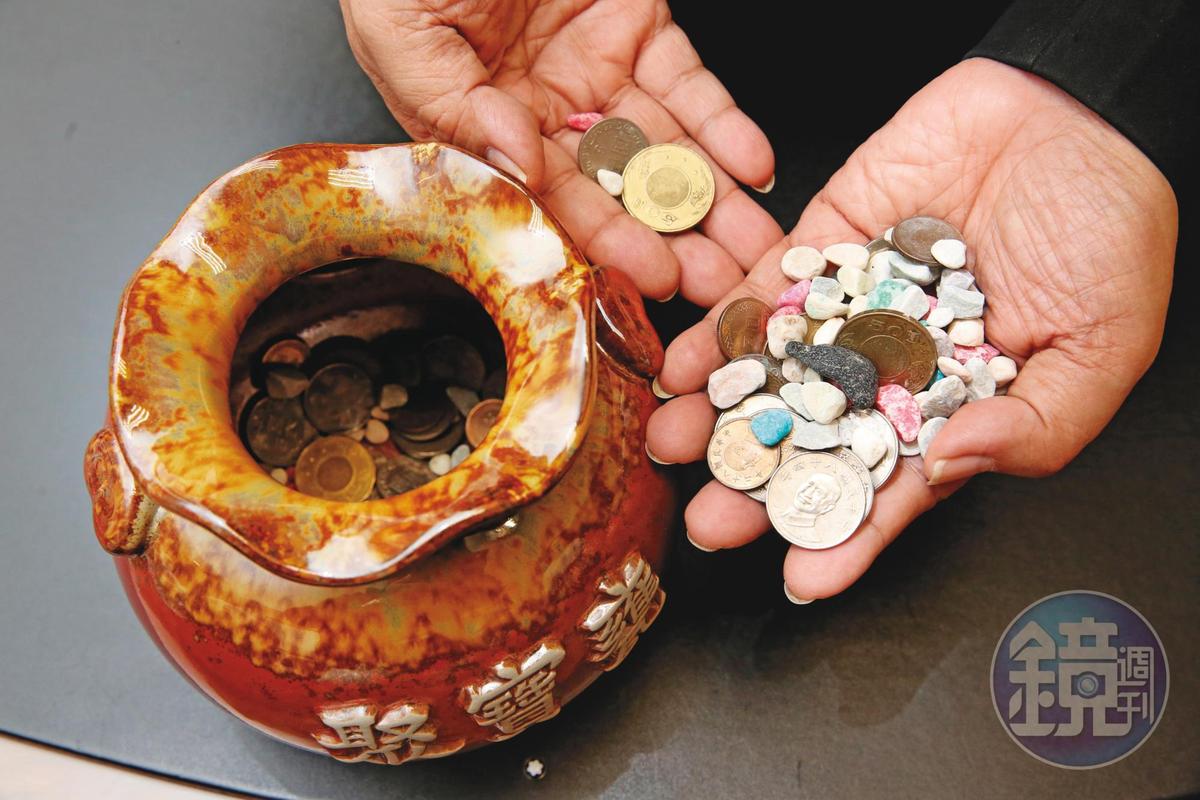 聚寶盆內要擺放最小到最大幣值的硬幣，代表大小通吃。