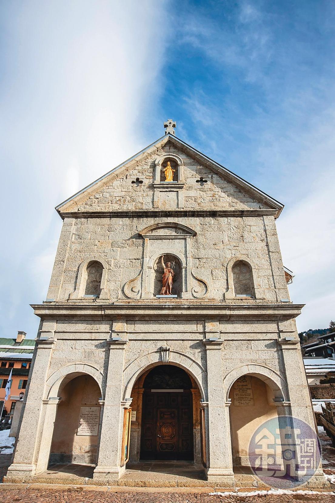 「Saint Jean Baptiste教堂」為朝聖「受難者之路」的必遊景點。