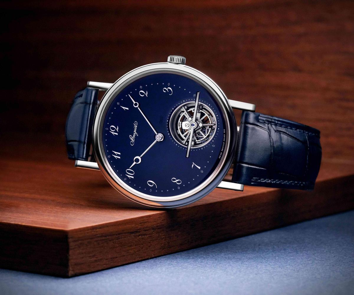 全新Ref. 5367藍色大明火琺瑯陀飛輪腕錶專賣店限定款，定價NT$5,218,000。