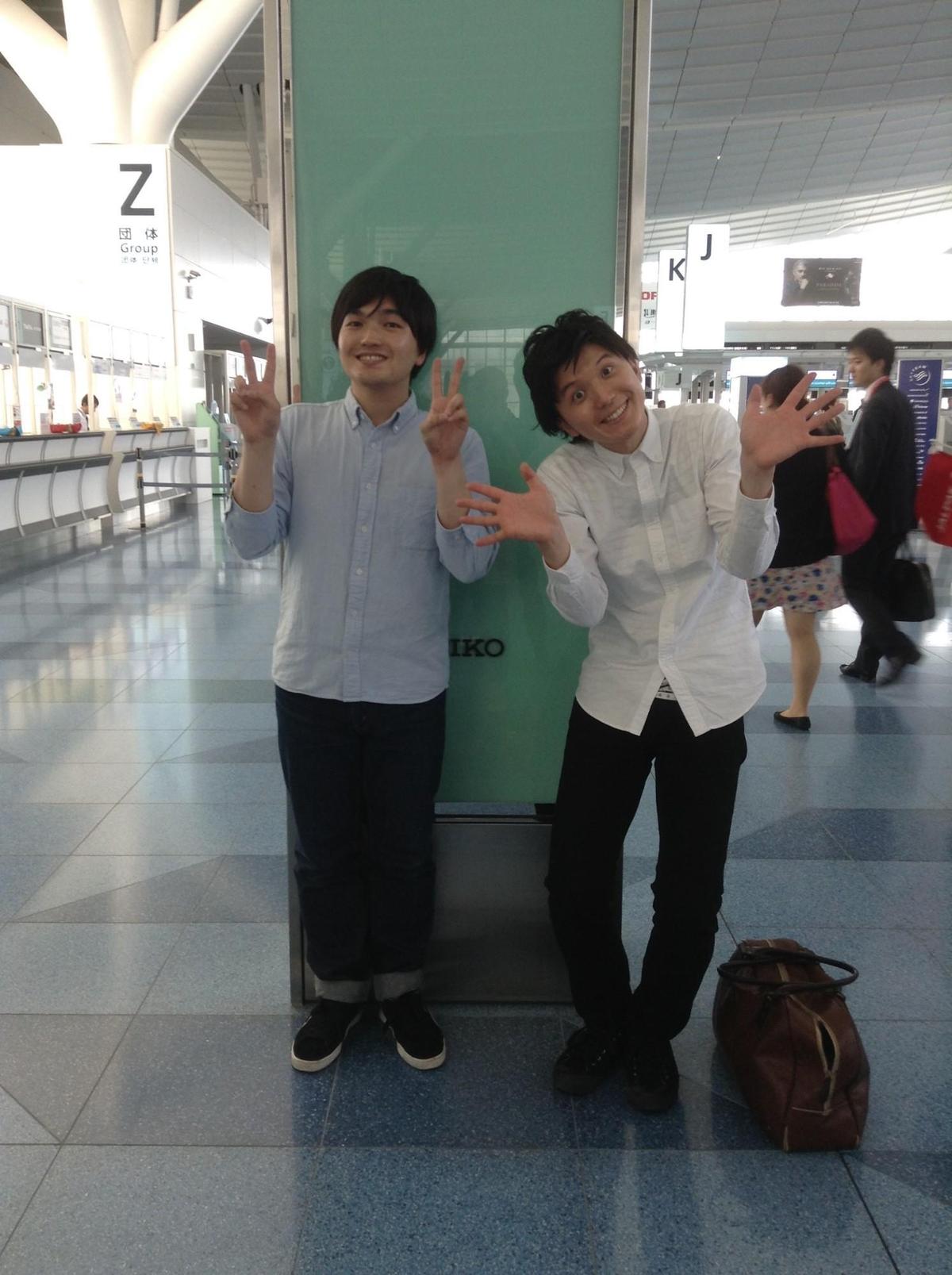 太田拓郎（左）與「漫才少爺」搭檔三木奮（右）5年前來台的模樣。（風尚精選提供）