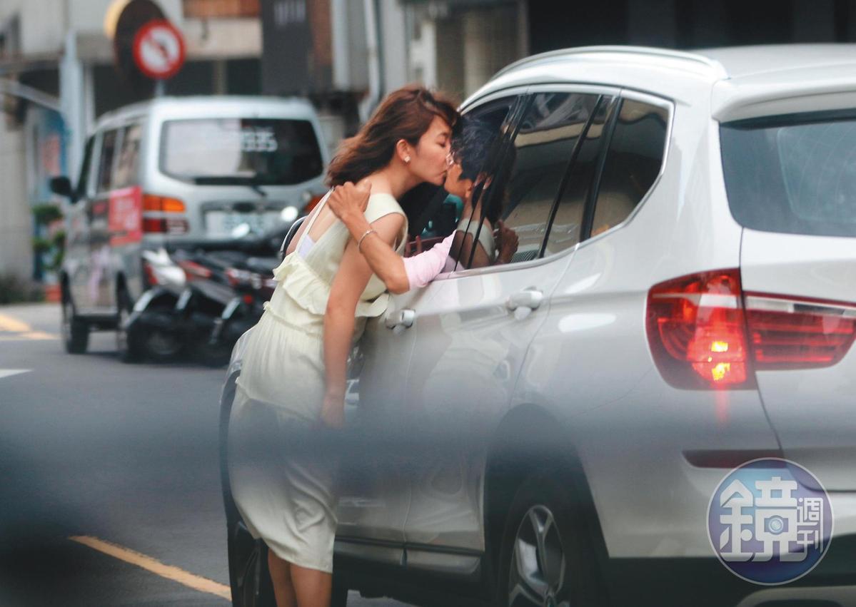 去年6月，謝忻（左）和阿翔當街車吻，壓垮她的事業。