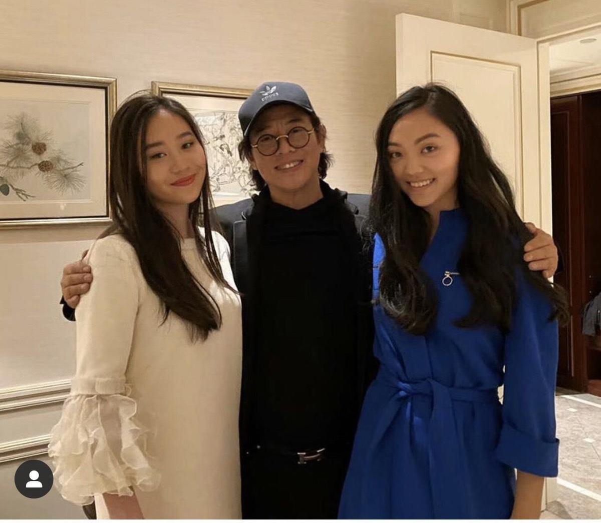 李連杰帶著Jane與Jada兩個女兒出席電影《花木蘭》全球首映。（摘自Jadali IG）