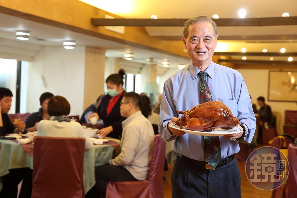 開業50年的北平菜餐廳天廚菜館，現在由2代次子陳虎符擔任總經理，店內最有名的菜色為烤鴨，曾被評為勝過全聚德。
