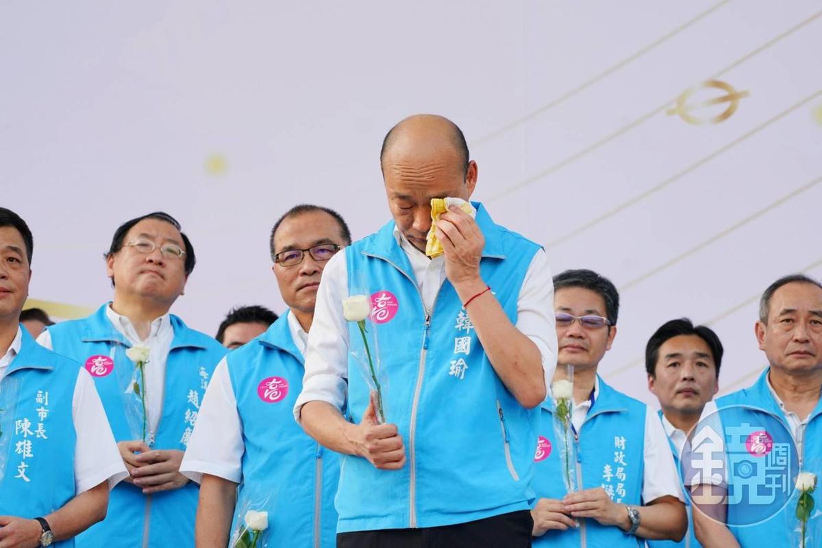 活動過程中，韓國瑜拿出手帕頻頻拭淚，不少支持者也跟著掉下眼淚。