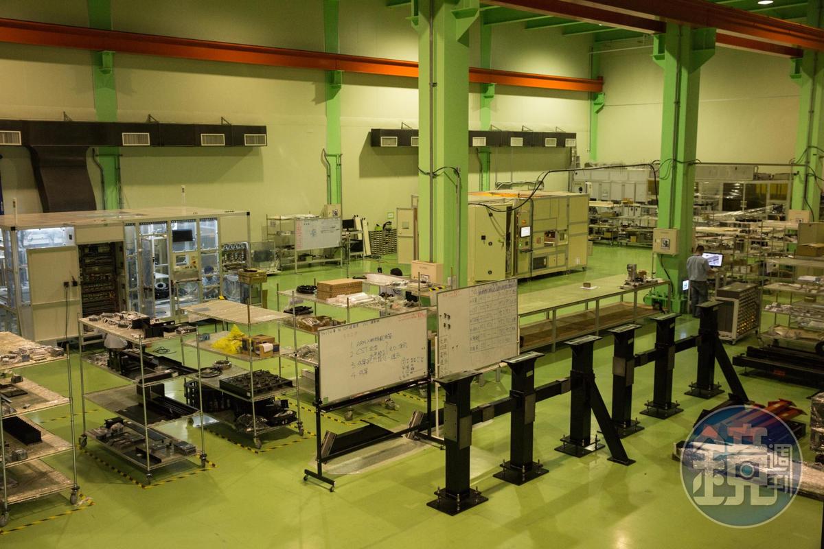 旭東機械是國內少數成功從傳產黑手跨界面板、半導體業的精密設備製造商。