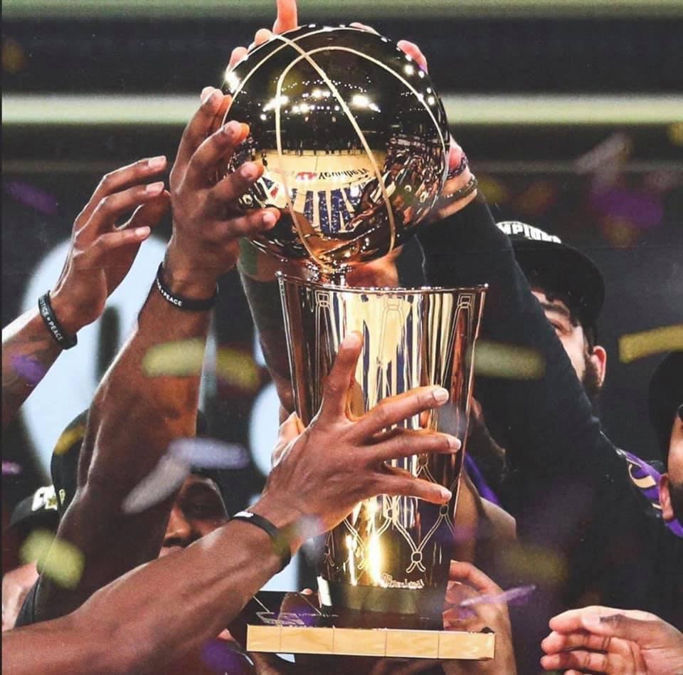 洛杉磯湖人隊在詹姆士的帶領下於今年奪下NBA總冠軍。（翻攝自LeBron James臉書）