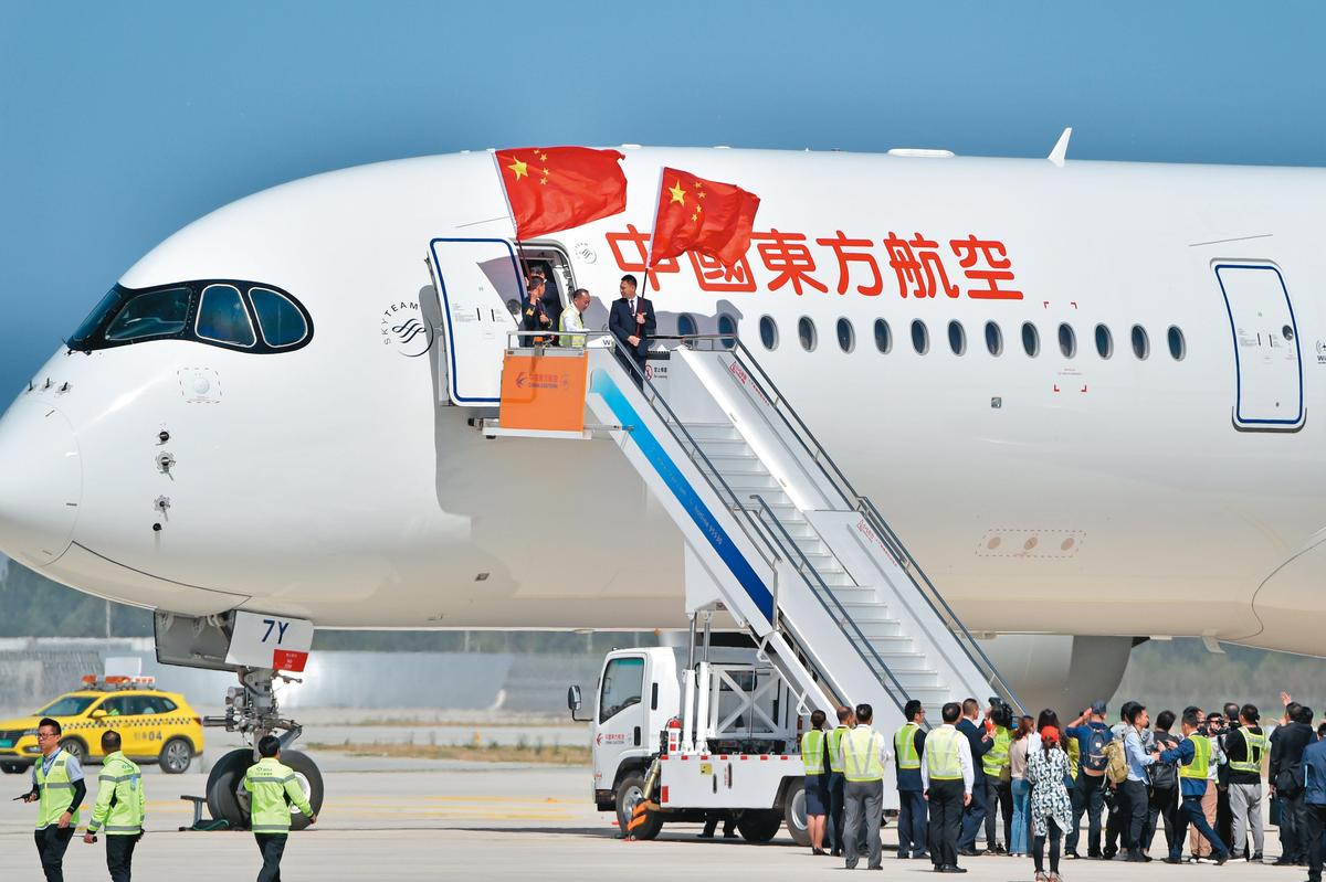 中國民航業每年約需要5,000名機師，開出雙倍薪水及附贈豪宅的條件挖角台籍機師。（東方IC）