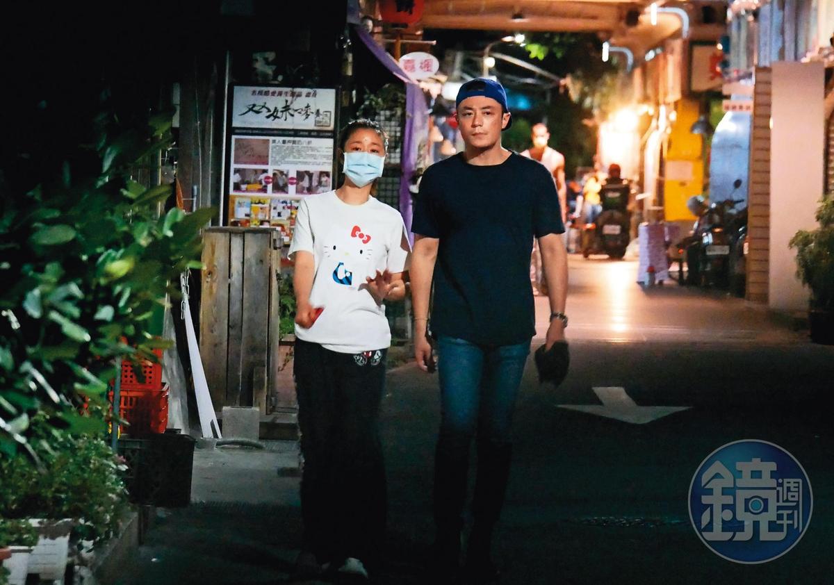 今年5月底，本刊才拍到霍建華（右）和林心如（左）甜蜜現身台北街頭，沒想到關係急轉直下，還被其他媒體拍到吵架。