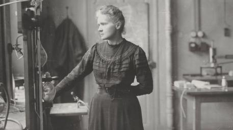 居禮夫人因長期暴露於輻射危害環境下，導致再生不良性貧血，在1934年離世。（翻攝自The Nobel Prize推特）