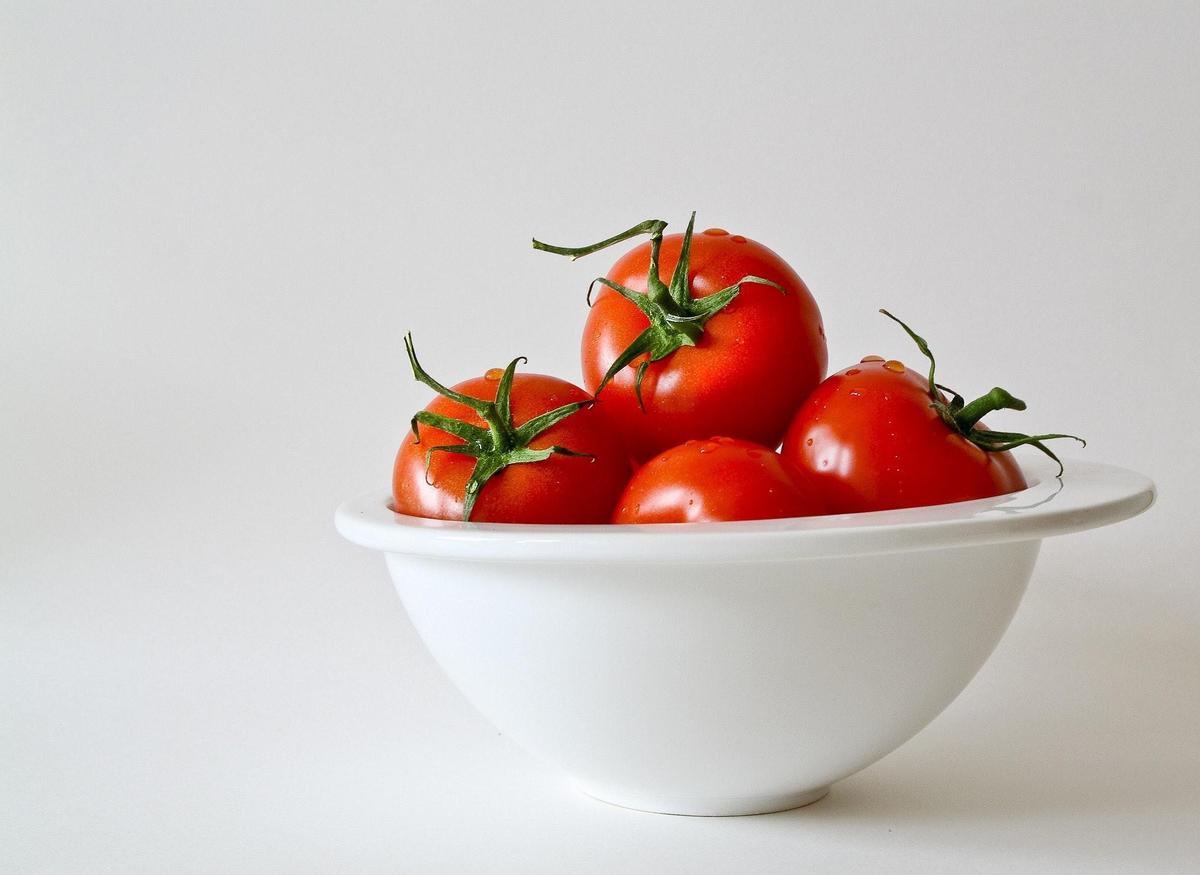 番茄等深色蔬果營養價值高，是早餐組合好選擇。（示意圖，Pexels）