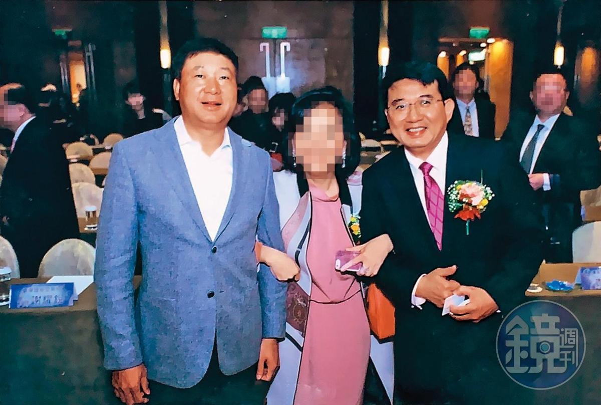 中國地產大亨王命亮（左1）與康友前任董事長黃文烈（右1）涉嫌聯手掏空康友，已遭北檢發布通緝。（讀者提供）