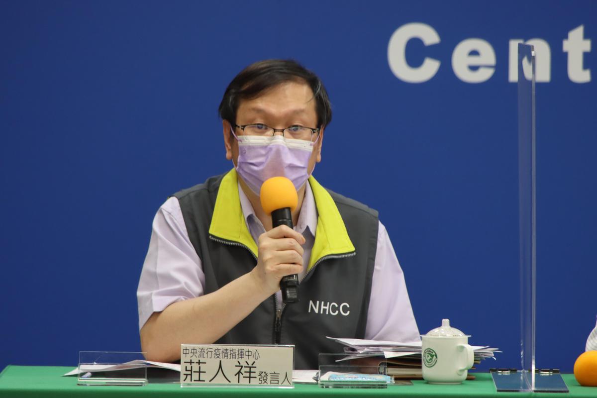 指揮中心發言人莊人祥今表示，目前AZ疫苗有獲得英國、台灣、巴西、南韓等國之緊急授權。（指揮中心提供）