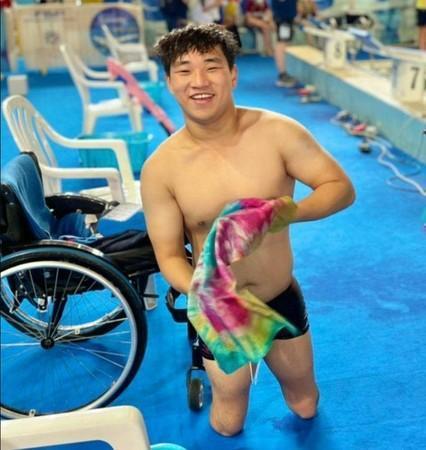 東京帕運游泳選手陳亮達，這次同樣收到林志玲送的加油禮物。（體育署提供）