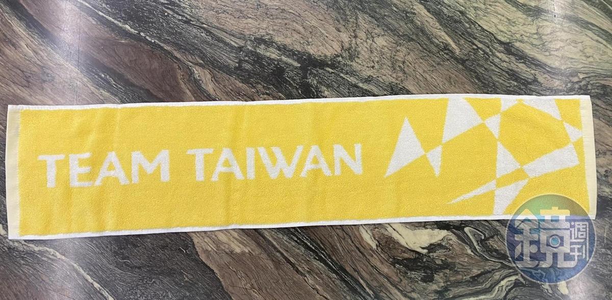  TEAM TAIWAN加油巾，避奧運五環改幾合拼貼，設計藏巧思。