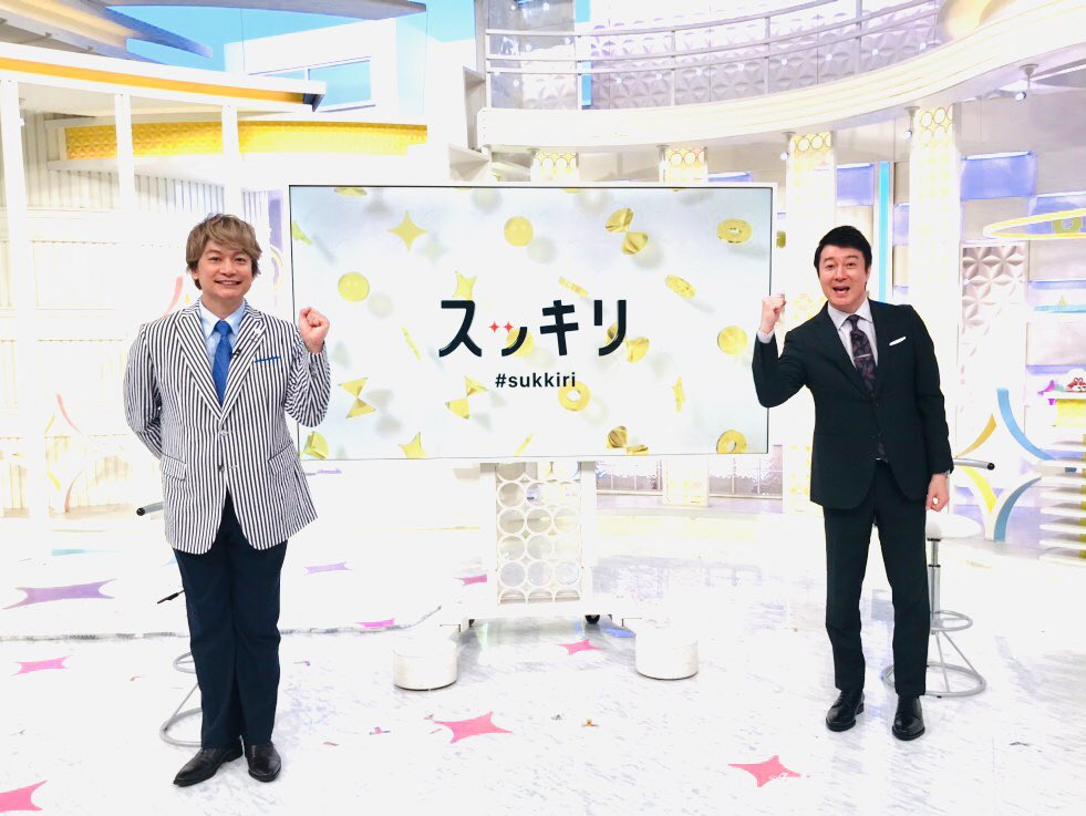 日本電視台晨間新聞節目《スッキリ（Sukkiri）》的主持人加藤浩次(右)，14年前就在電視節目上表達自己堅持站著尿的立場，近日因最新調查而再次在節目上論戰。（翻攝推特@ntv_sukkiri）