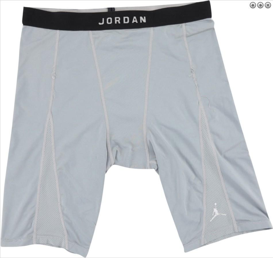 「籃球之神」麥可喬丹的貼身內褲近日被上網拍賣。（翻攝Lelands Auctions拍賣網站）