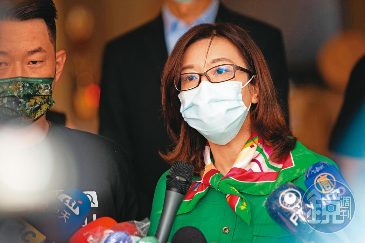 台中第二選區立委補選，台灣基進坦言要找到符合資格人選不容易，與基進互動佳的民進黨前立委林靜儀呼聲高。圖為她出席醫界「反惡罷大聯盟」活動。