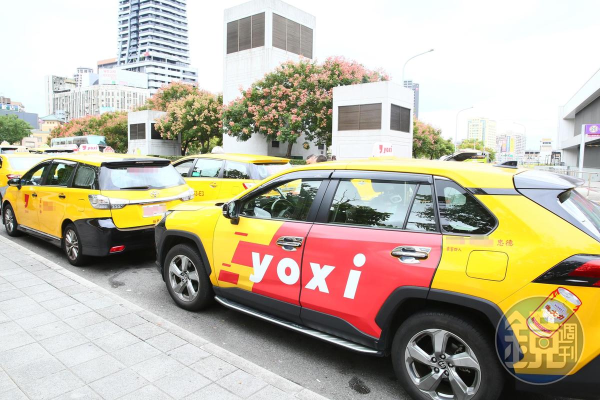 和泰去年成立yoxi計程車隊，短短一年不到就擁有30萬用戶，吸引北中南3,500位計程車司機加入。