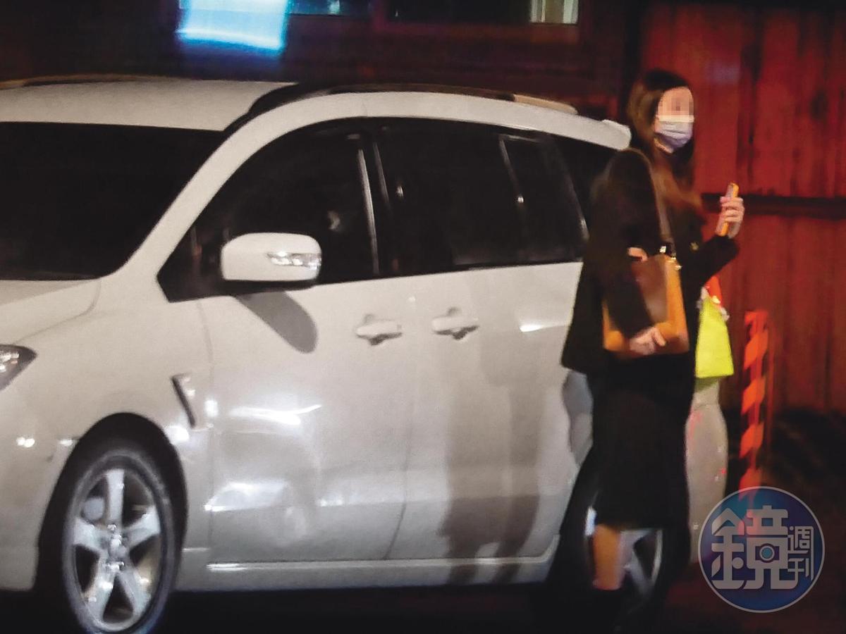 22:41 友人在台北民權東路附近下車，接著兩人直奔住處。
