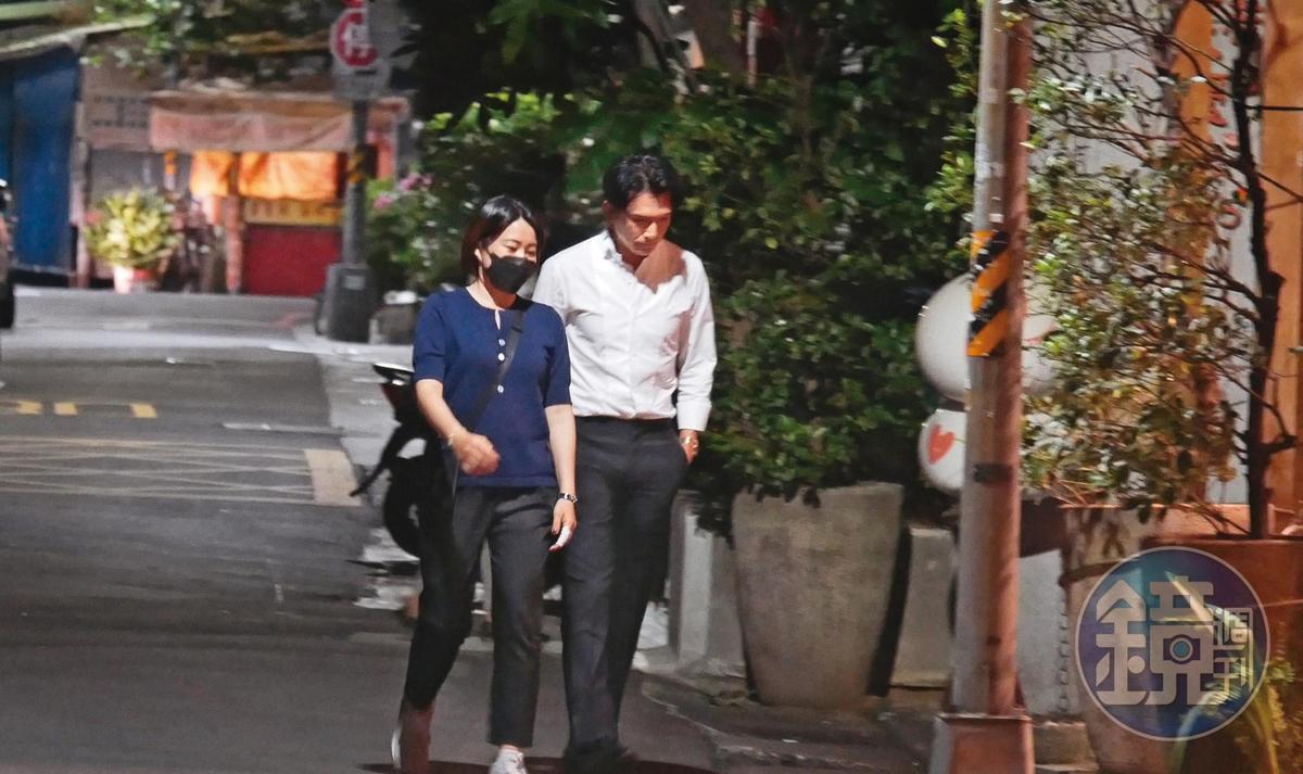邱澤（右）結束《當男人戀愛時》的台北電影獎慶功宴後，又趕赴《我沒有談的那場戀愛》場子，為導演徐譽庭撐場。
