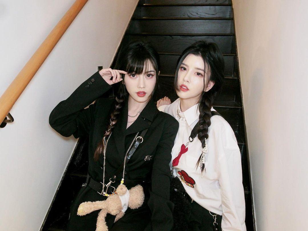 博仔TV期待By2的姐姐Miko（右）、妹妹Yumi（左）經歷風波後，還有翻身機會。（翻攝自Yumi IG）