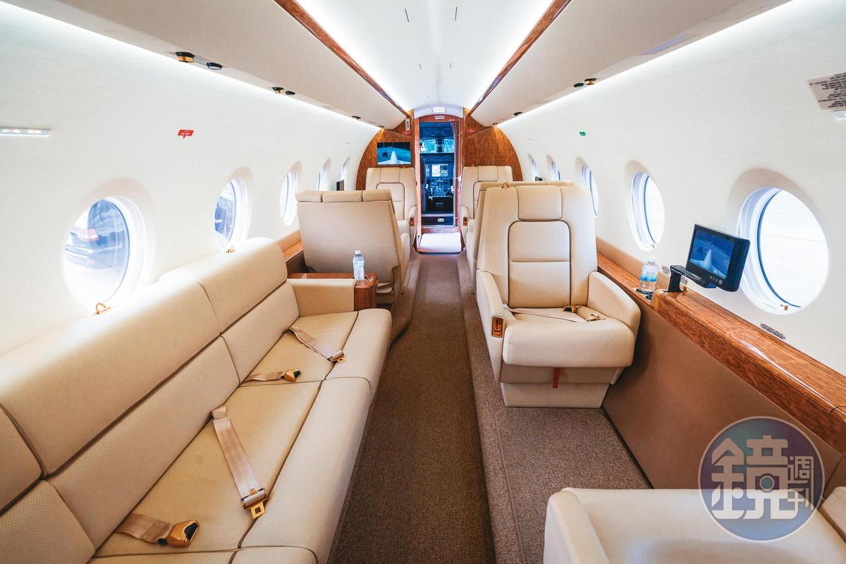 潘思源7年前以6億元購入的私人飛機「灣流G280」內裝曝光。