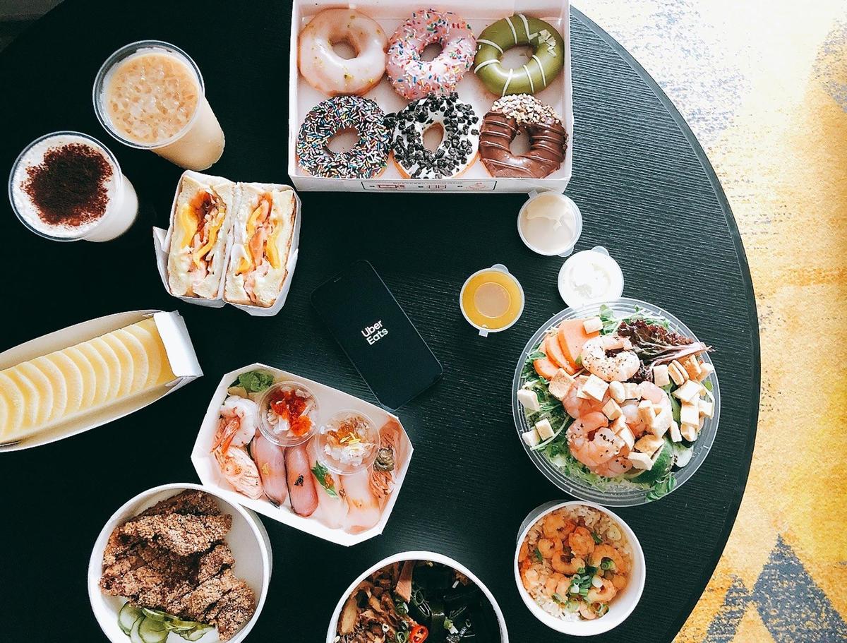 台北時代寓所推出「Foodies On Call」宅度假住宿專案，每晚只要3600元起，還送600元Uber Eats抵用券。（台北時代寓所提供）