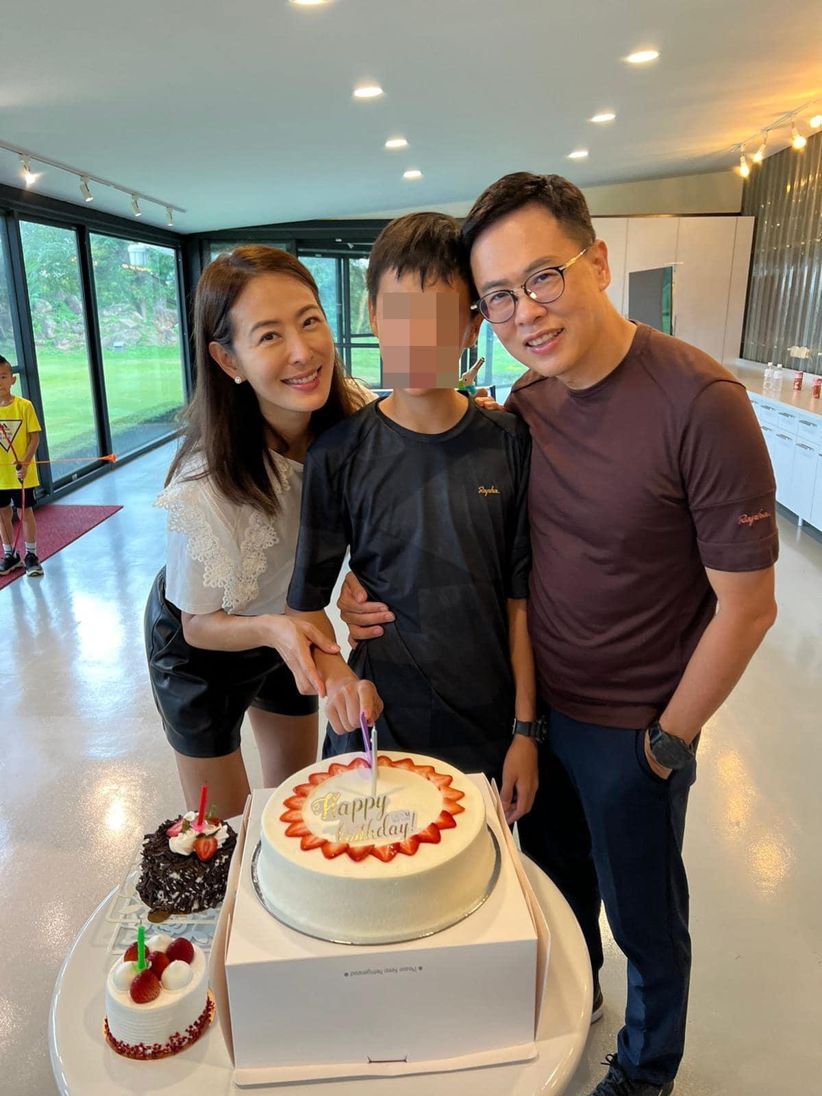 賈永婕（左）和老公王兆杰（右）為兒子辦14歲生日烤肉趴。（翻攝自賈永婕臉書）