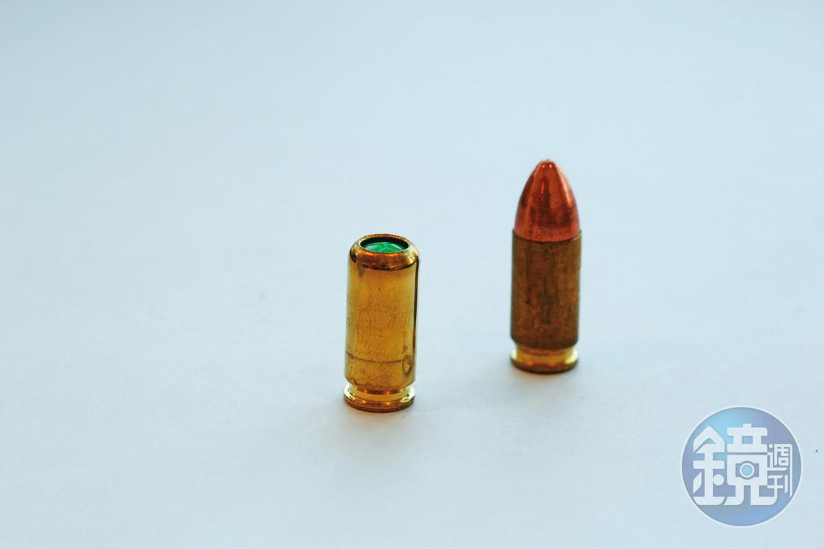 PAK空包彈（左）與制式子彈（右）構造相同，差別只在於彈頭。
