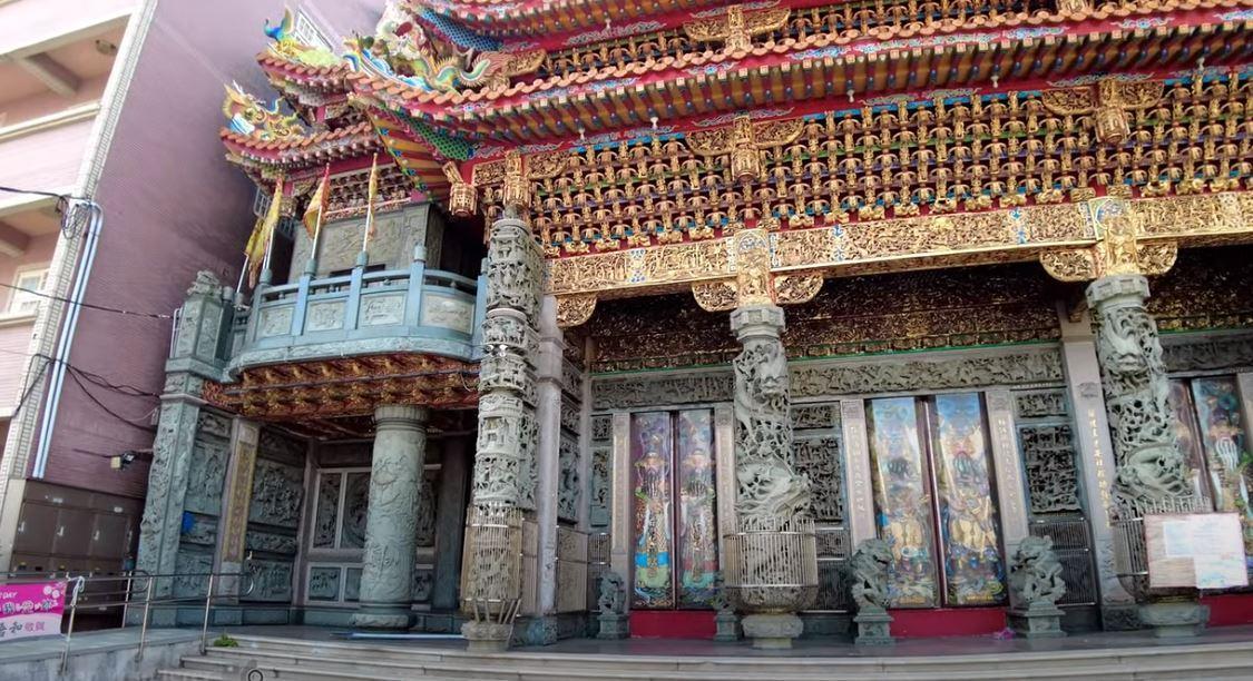 ▼連超過百年歷史的宮廟都已關上大門。（圖／翻攝自Taiwan Wanderer 台灣亂流散步YT）