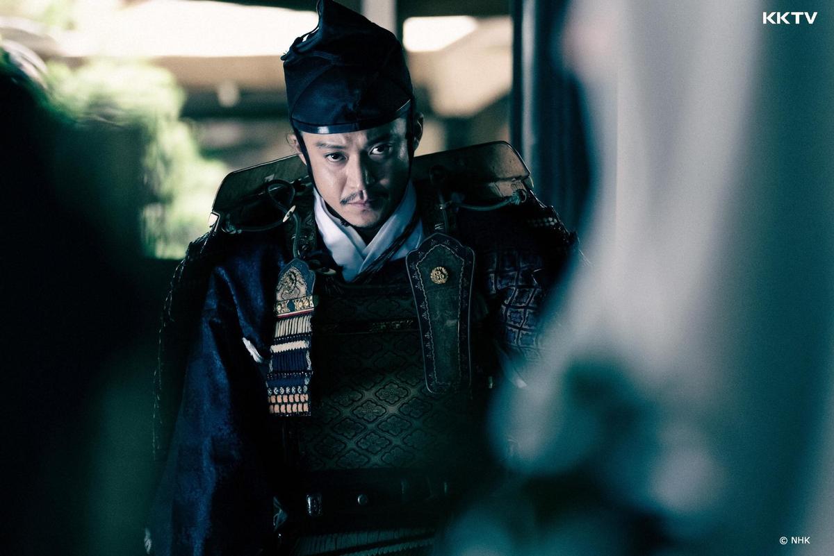 小栗旬在《鎌倉殿的13人》飾演歷史人物北條義時。（KKTV提供）
