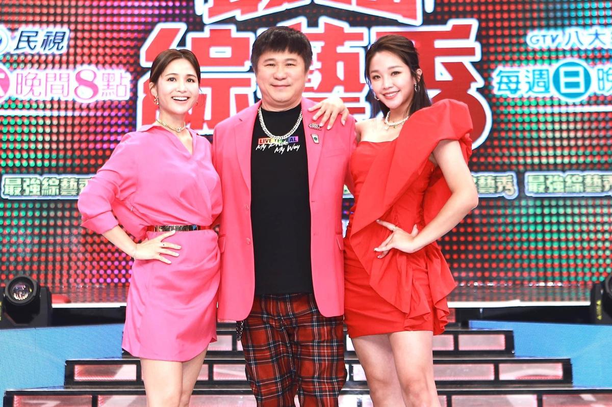 《最強綜藝秀》由胡瓜（中）搭賴慧如（右）、吳怡霈（左）主持，屢奪同時段收視冠軍。