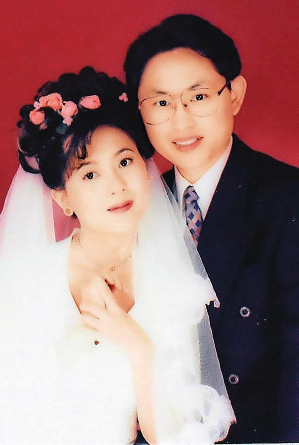 蕭嘉蓉與王文哲於1997年結婚，目前正進行離婚官司。（翻攝玉笙聯合診所臉書）