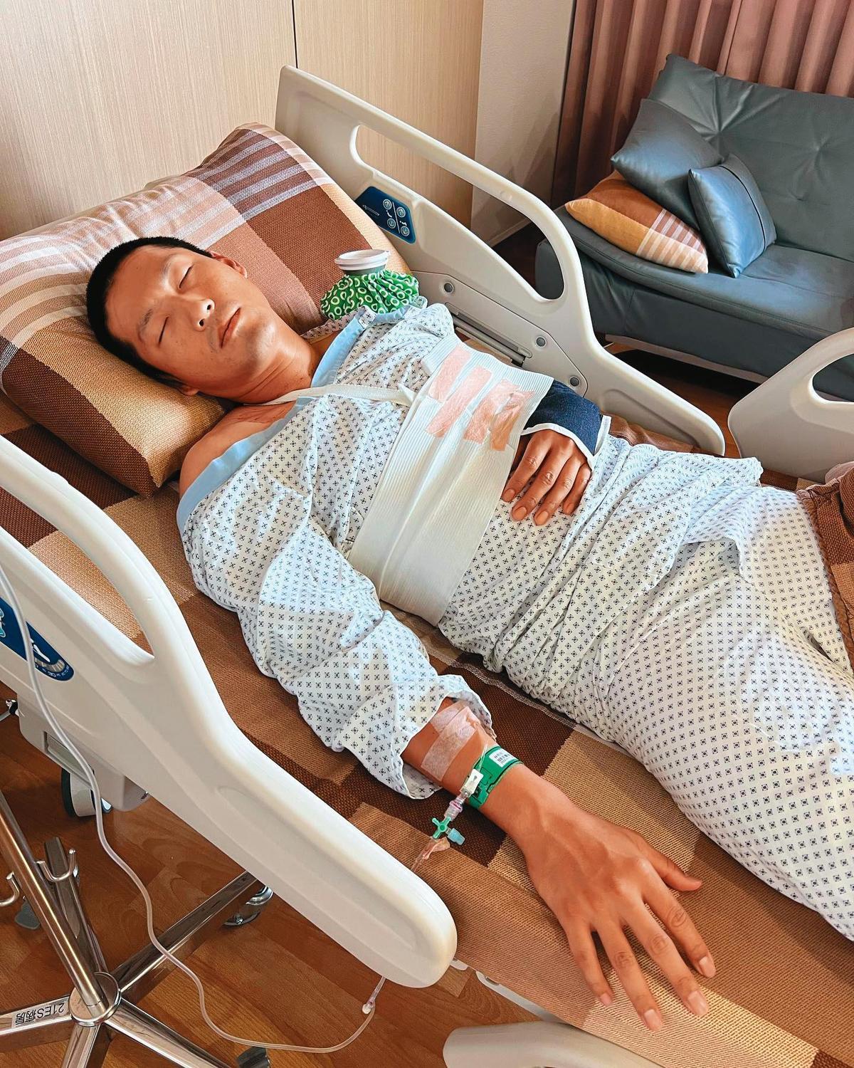 富邦悍將球員林哲瑄去年7月在新竹球場撲接球受傷後開刀休養中。（圖／翻攝林哲瑄臉書）