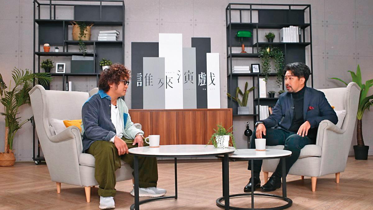 去年黃健瑋（右）受邀上納豆主持的《誰來演戲》節目，聊到不少學生時期的趣事。（圖／鏡電視提供）