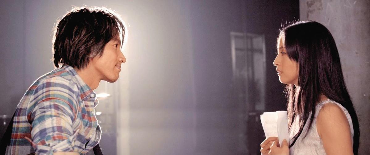 言承旭（左）和林依晨（右）2012年曾為五月天演唱會串場電影擔任男女主角。（圖／翻攝自相信音樂微博）