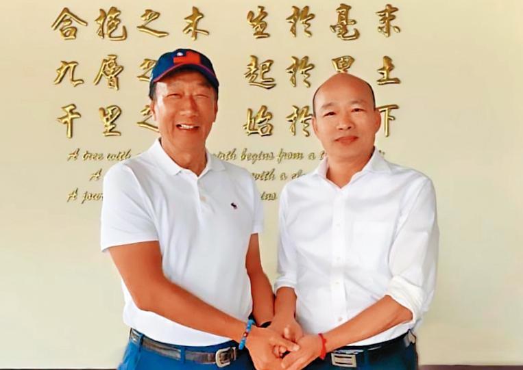 郭台銘（左）14日會見韓國瑜（右），被解讀力拚國民黨徵召總統的最後一搏。（圖／鏡週刊提供）