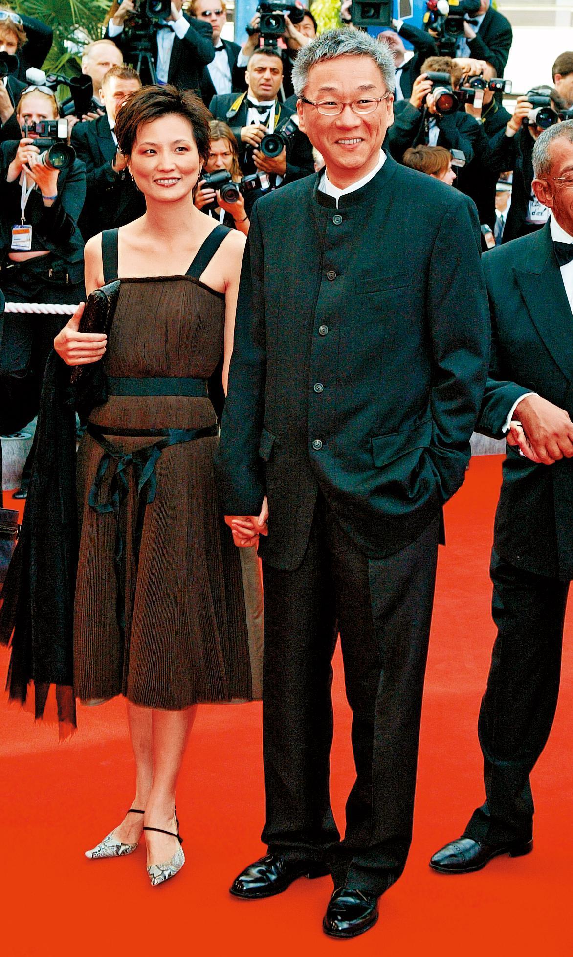 2005年，楊德昌（右）與第二任妻子彭鎧立（左）一同走坎城影展紅毯。（圖／鏡周刊提供）
